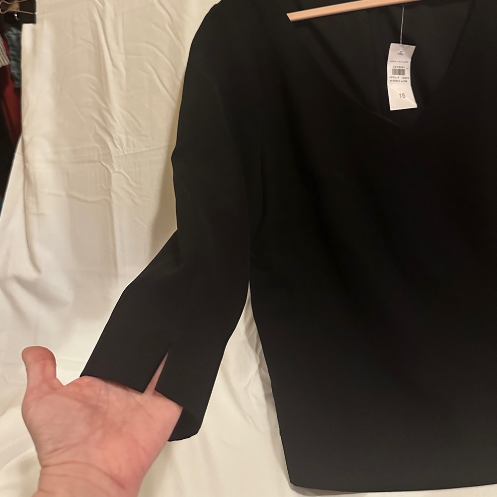 Chic Ann Taylor Black V-Neck 3/4 Sleeve Blouse - Classic Work Top - Picture 5 of 13
